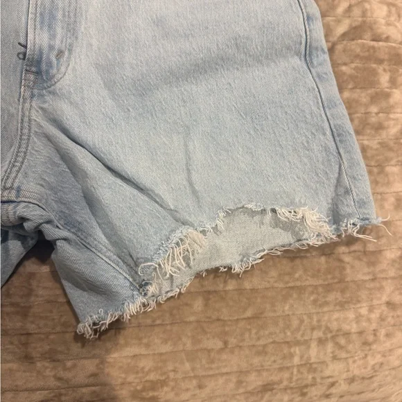 Abercrombie & Fitch Light Wash Jean Shorts - Picture 3 of 5